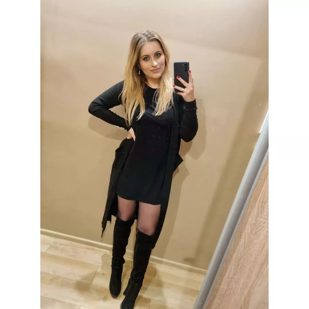 Zmysłowa wokalistka disco polo pokazała swoje ciało po ciąży! Uwagę zwraca jej cudowny brzuch!